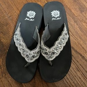 Yellow box flip flops bling 8 1/2